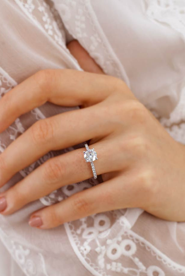 round-shaped-moissanite-solitaire-pave-style-engagement-ring