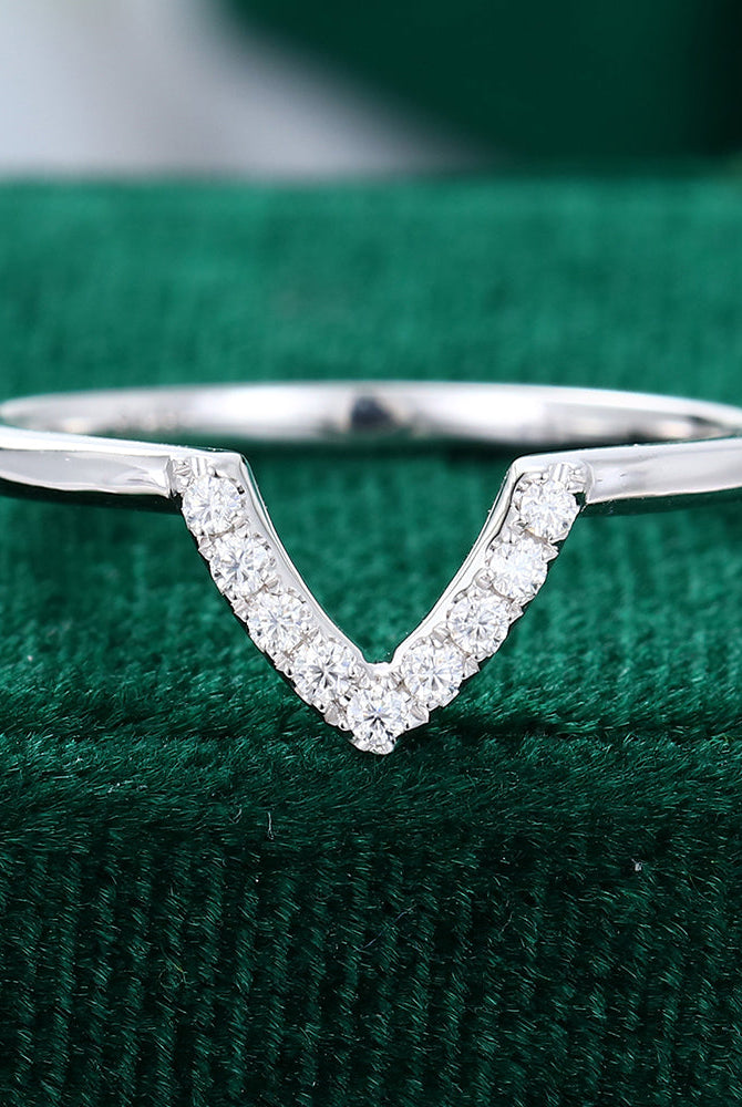 0-09-ct-round-moissanite-v-shaped-wedding-band