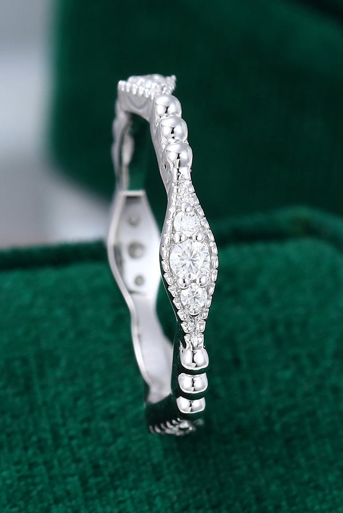 round-moissanite-vinatge-wedding-band
