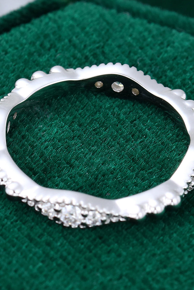 round-moissanite-vinatge-wedding-band