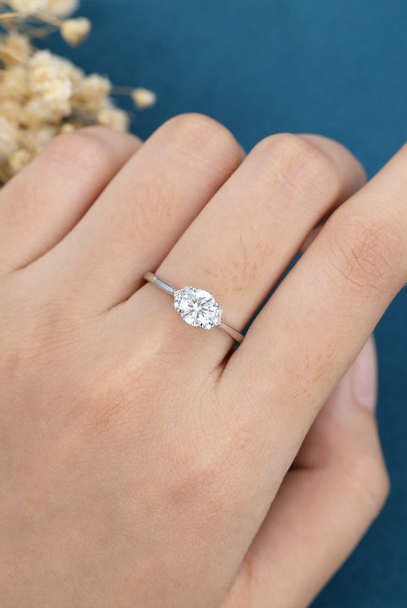 round-shaped-moissanite-cluster-engagement-ring-3