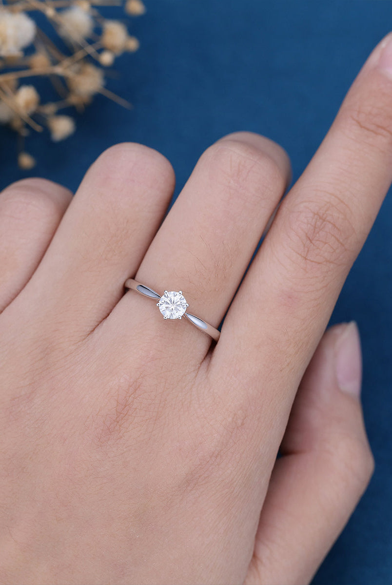 round-shaped-moissanite-solitaire-engagement-ring-3