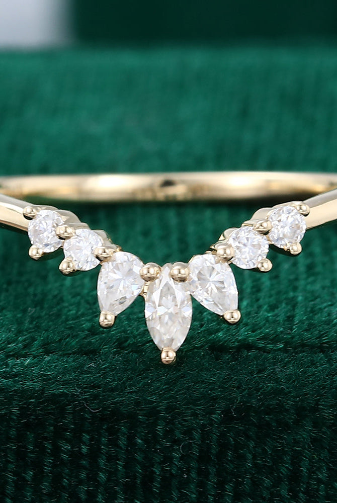 0-27-round-moissanite-curved-wedding-band