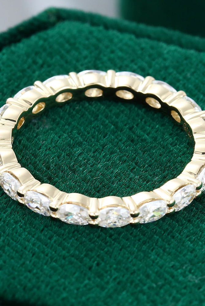 oval-moissanite-shared-prong-setting-wedding-band