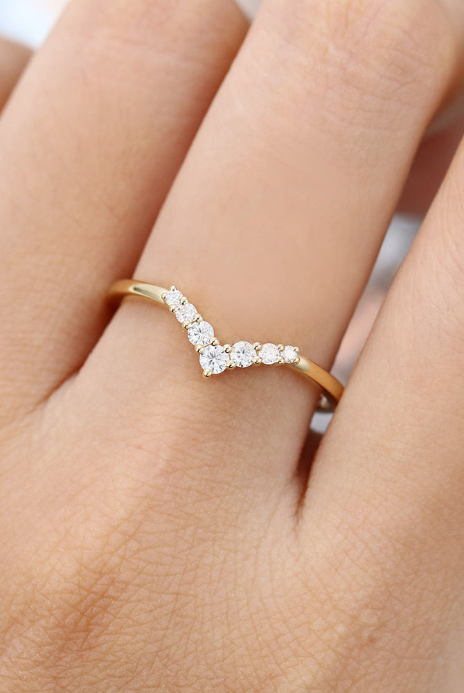 round-moissanite-curved-wedding-band