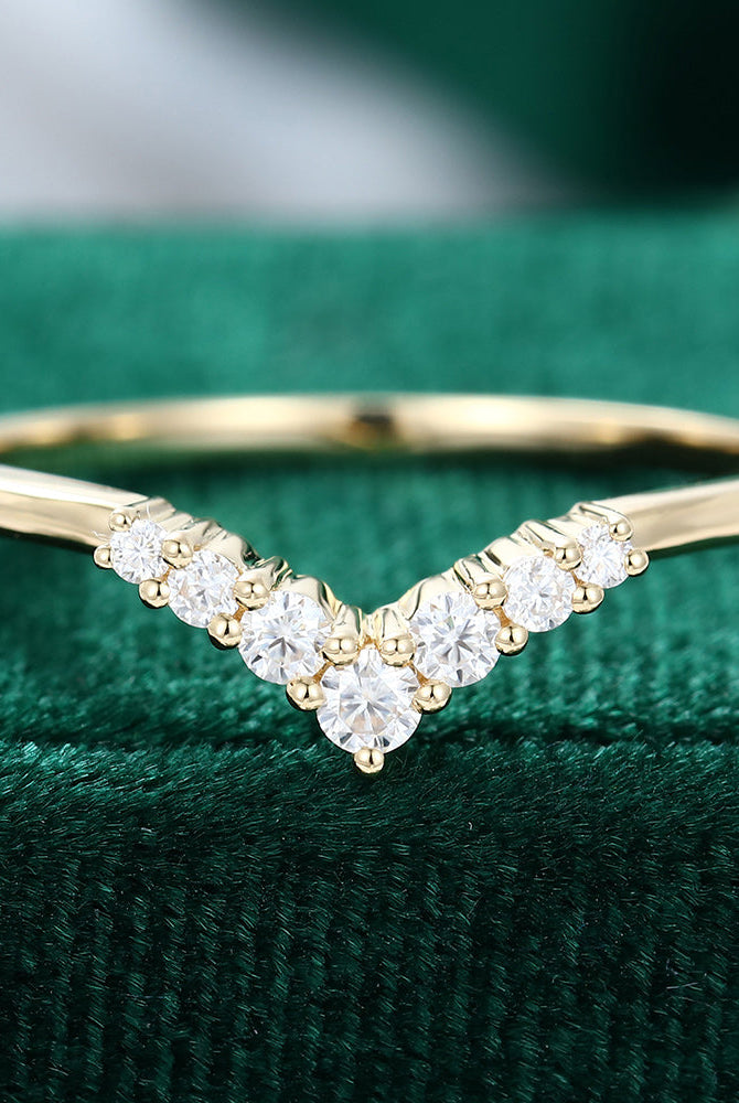 0-20-round-moissanite-curved-wedding-band