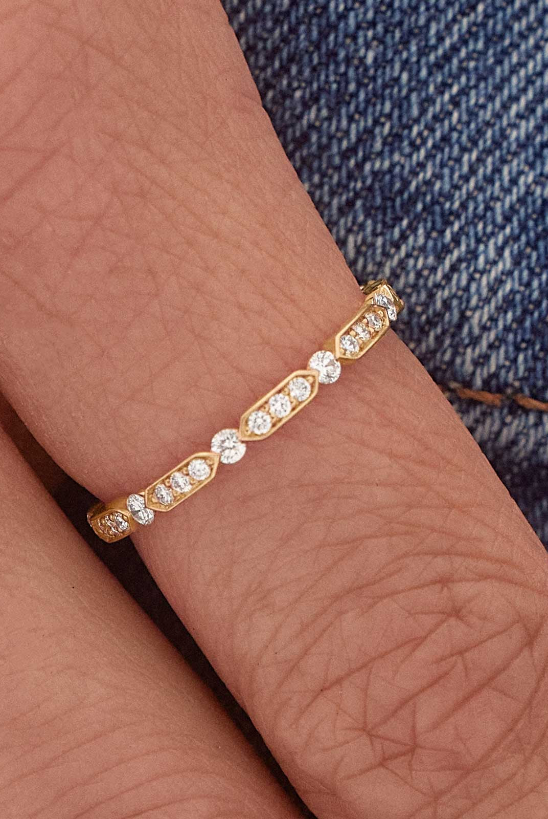 0-30-ct-round-shaped-moissanite-minimalist-wedding-band
