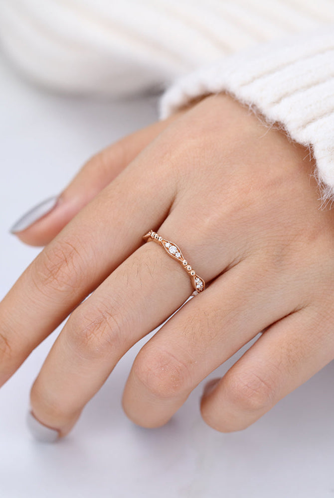 0-17-ct-round-shaped-moissanite-vintage-style-wedding-band