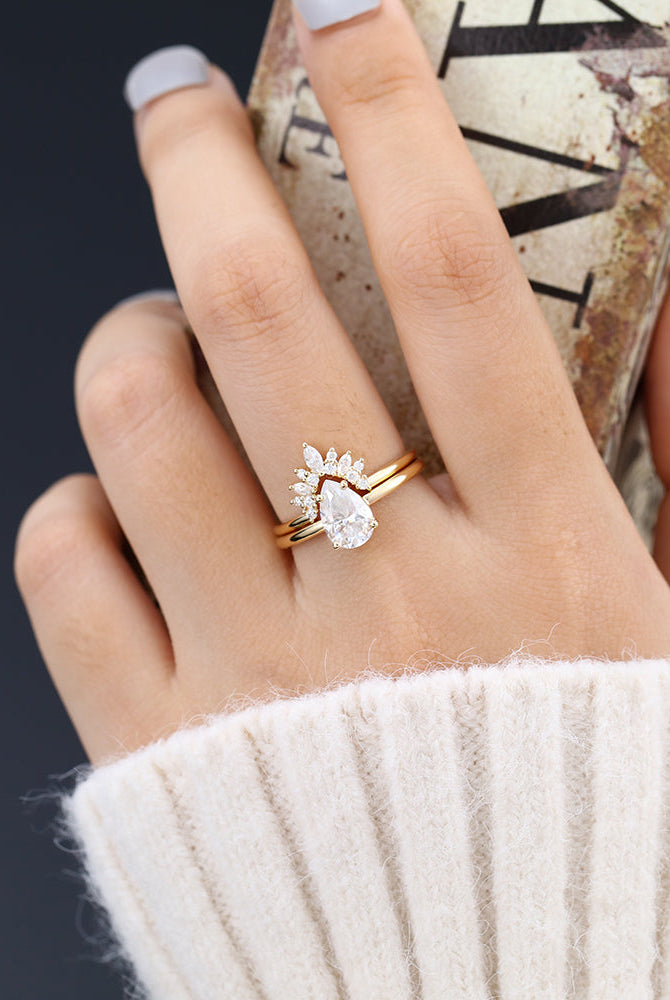1-33-ct-pear-moissanite-solitaire-bridal-ring-set