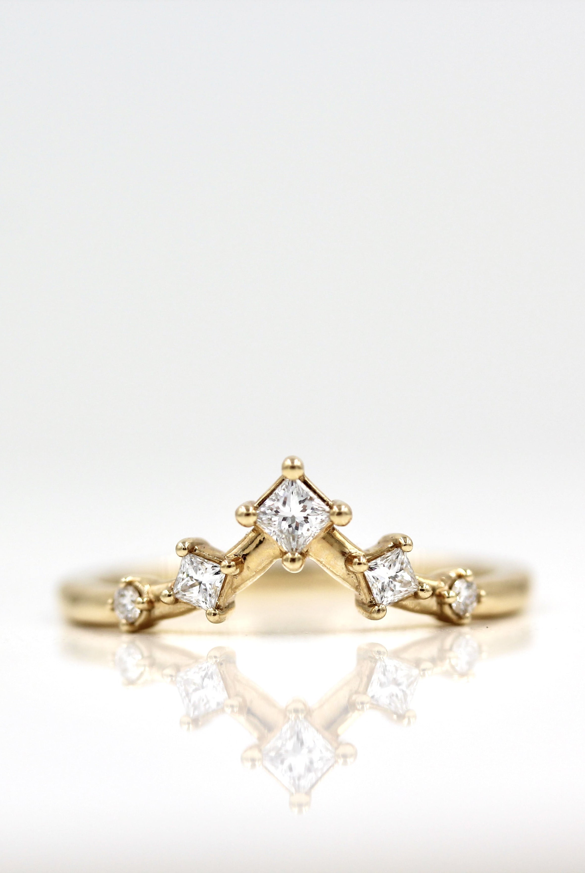 0-22-tcw-princess-round-cut-curved-moissanite-wedding-band