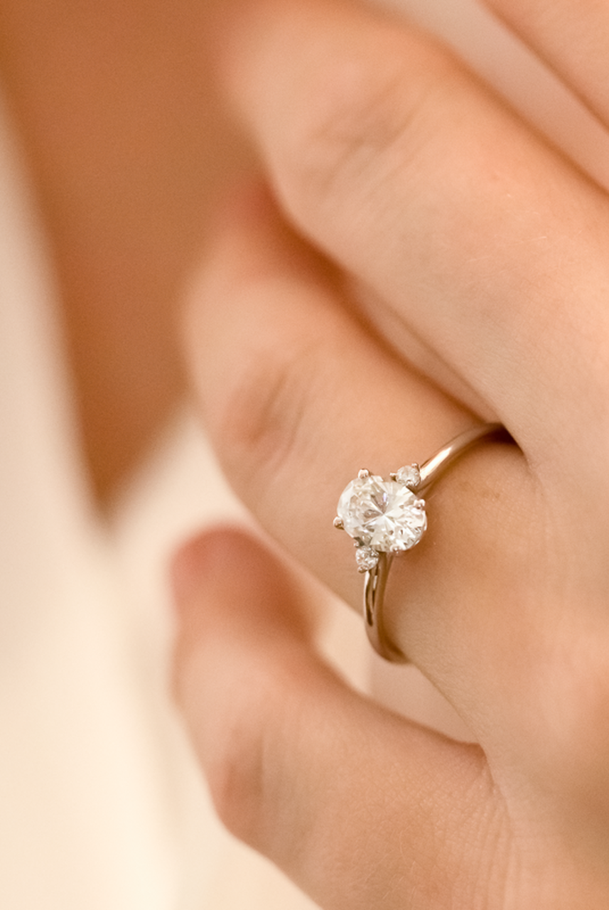 1.33CT Oval Three Stone Moissanite Diamond Solitaire Engagement Ring In 18K Solid Gold