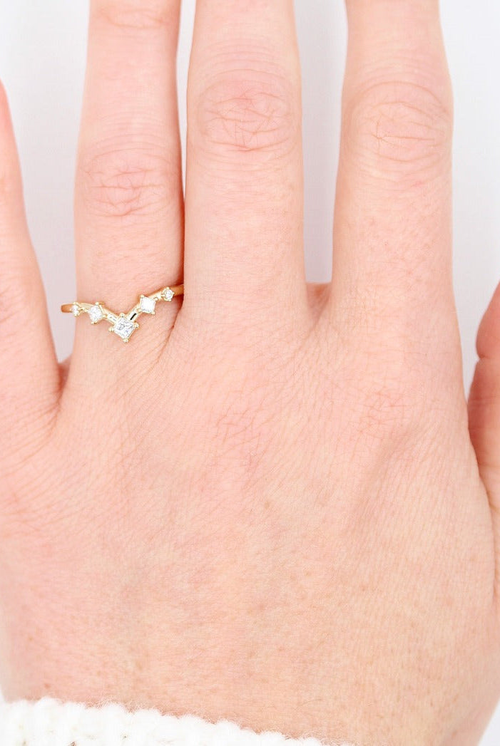 0-22-tcw-princess-round-cut-curved-moissanite-wedding-band