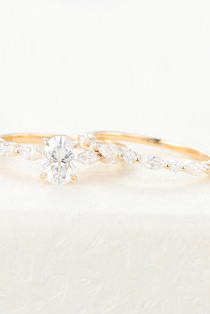 0-84-ct-oval-moissanite-solitaire-bridal-ring-set