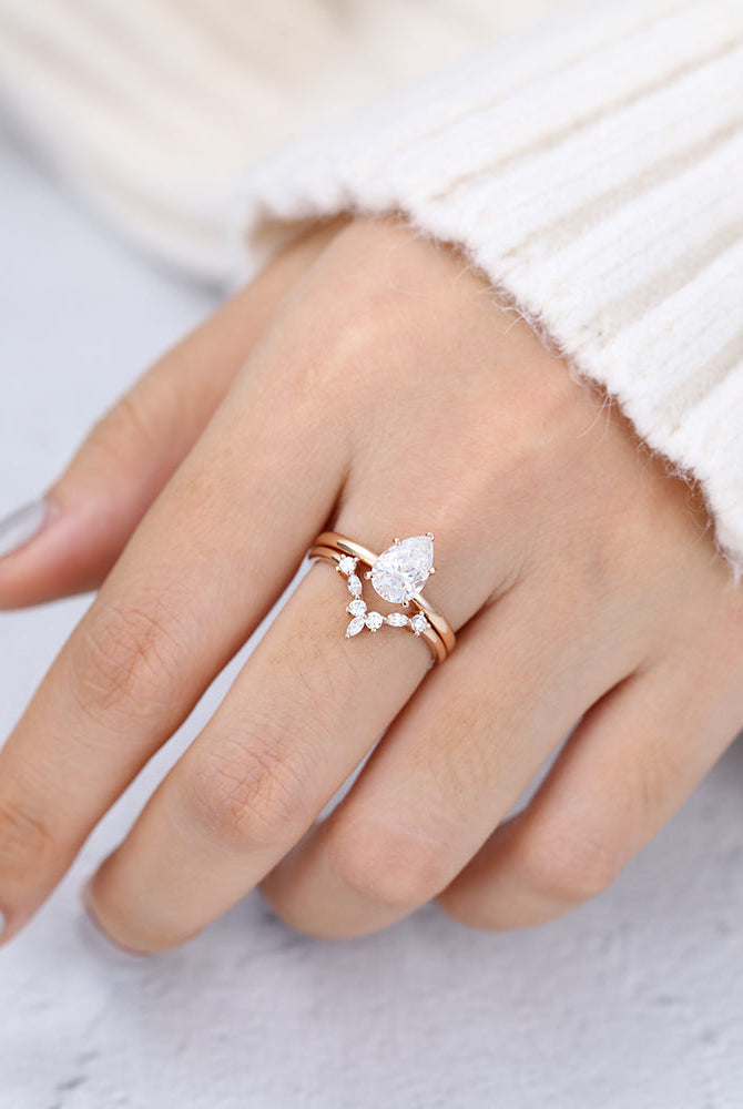 pear-moissanite-solitaire-bridal-ring-set-2