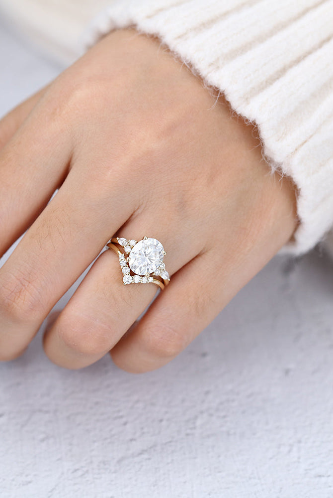 oval-moissanite-cluster-bridal-ring-set-1