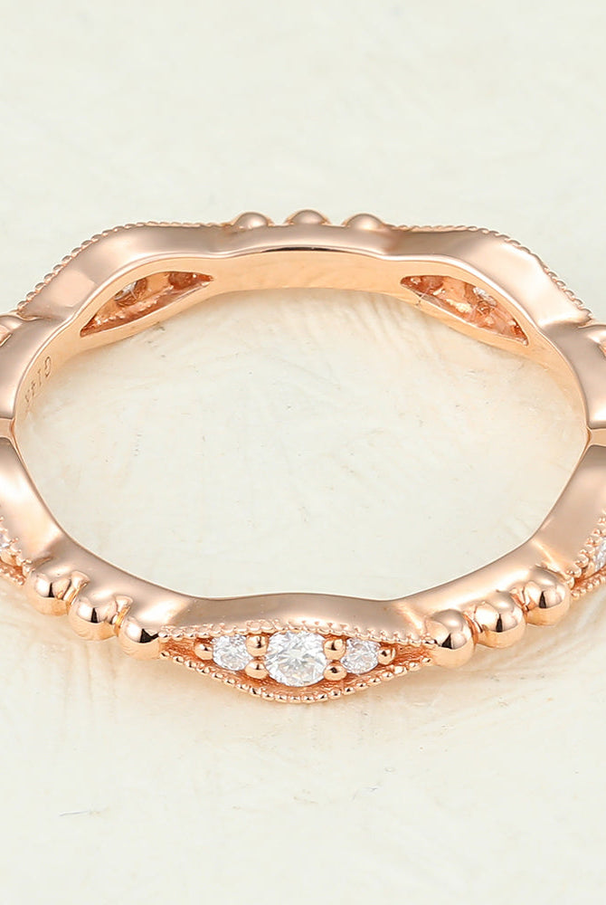 round-shaped-moissanite-vintage-style-wedding-band