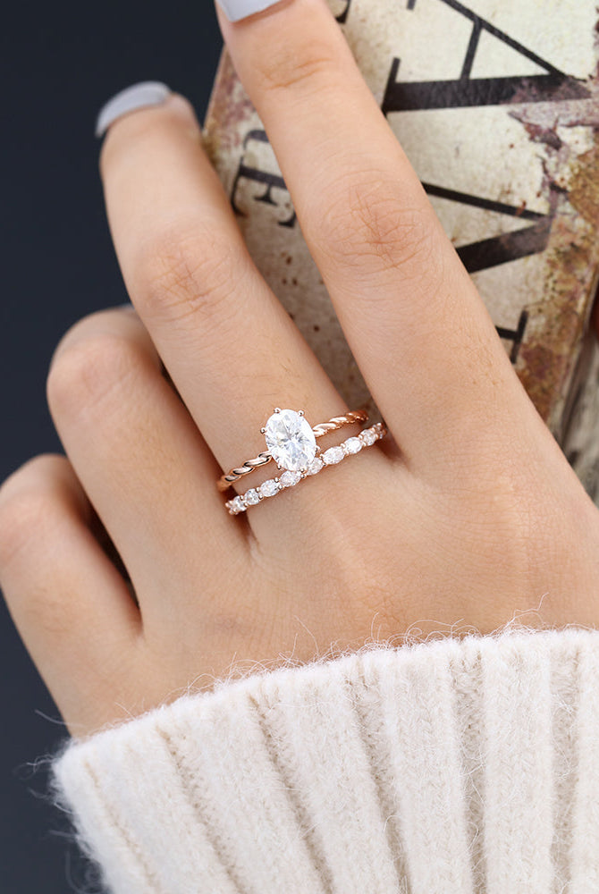 oval-moissanite-solitaire-bridal-ring-set-2