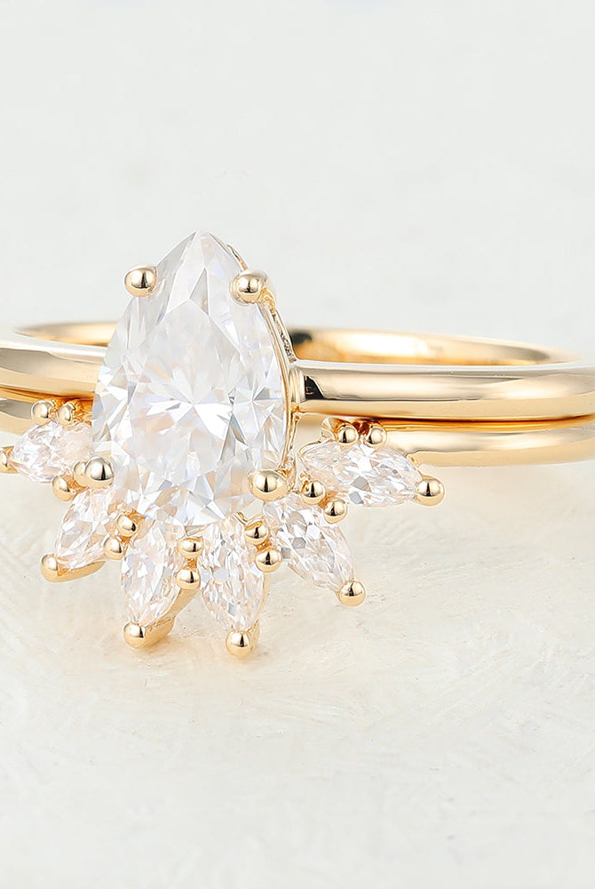 pear-moissanite-solitaire-bridal-ring-set