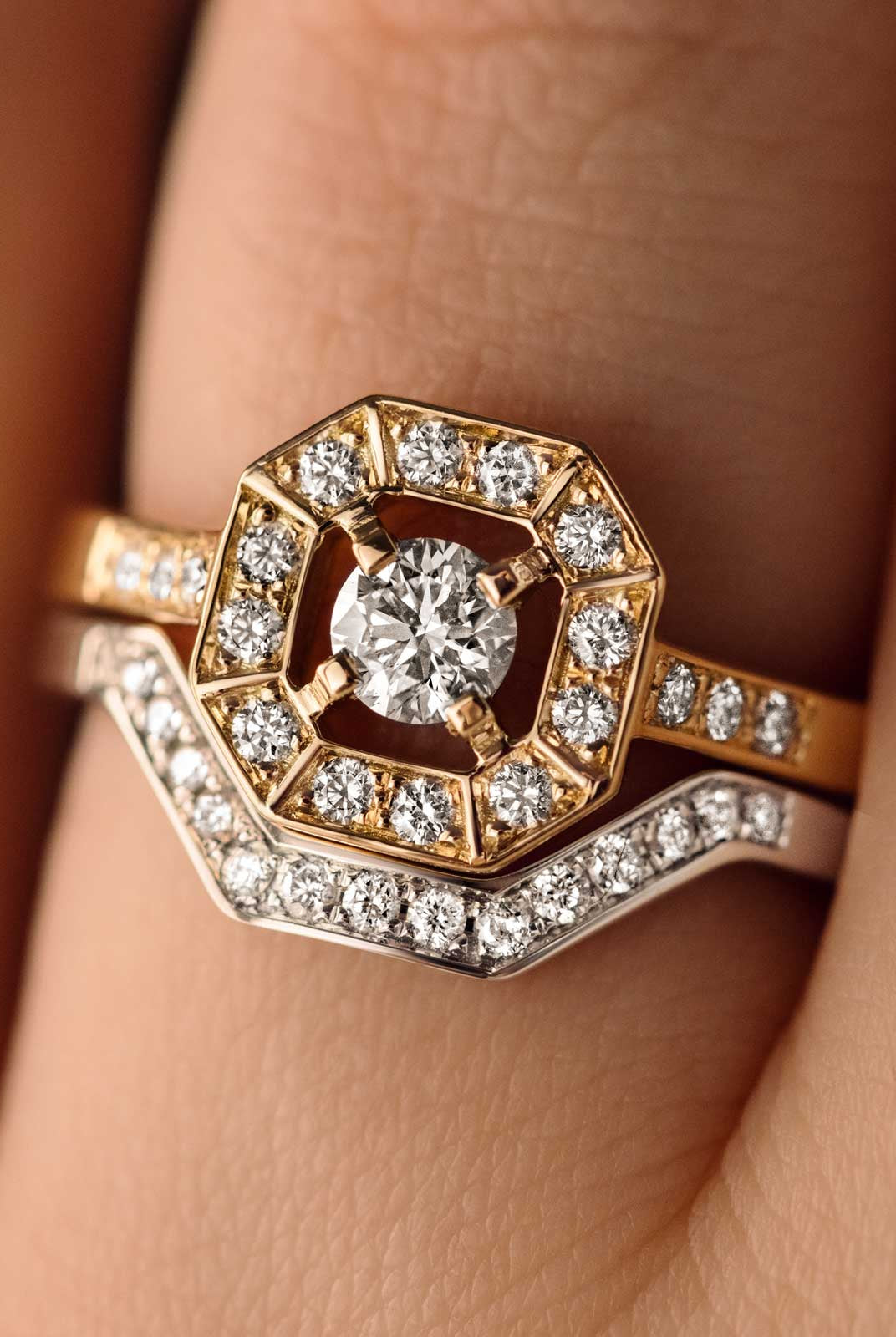 0-10-ct-round-shaped-moissanite-curved-wedding-band