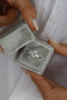 1.0CT Elongated Oval Moissanite Diamond Three Stone Engagement Ring