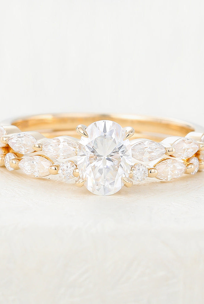 oval-moissanite-solitaire-bridal-ring-set
