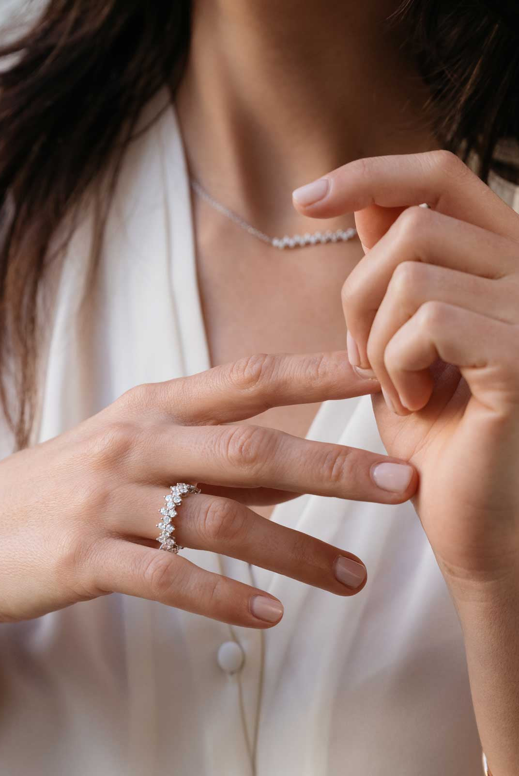 round-shaped-moissanite-cluster-wedding-band