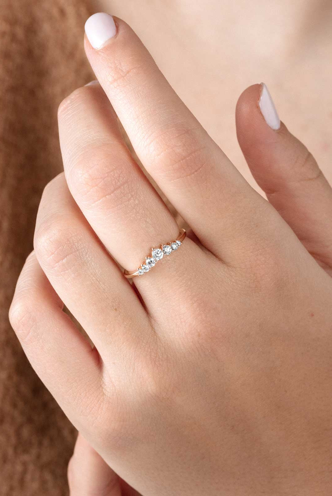 0-32-ct-round-shaped-moissanite-seven-stones-wedding-band