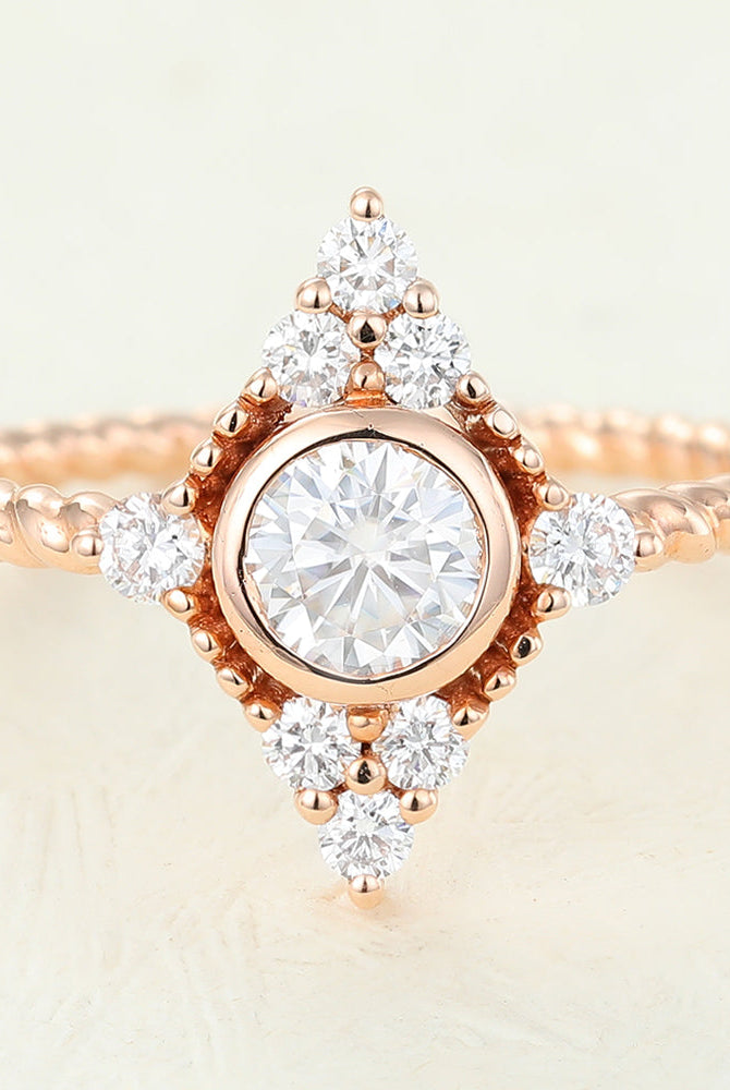 0-41-ct-round-shaped-moissanite-vintage-engagement-ring