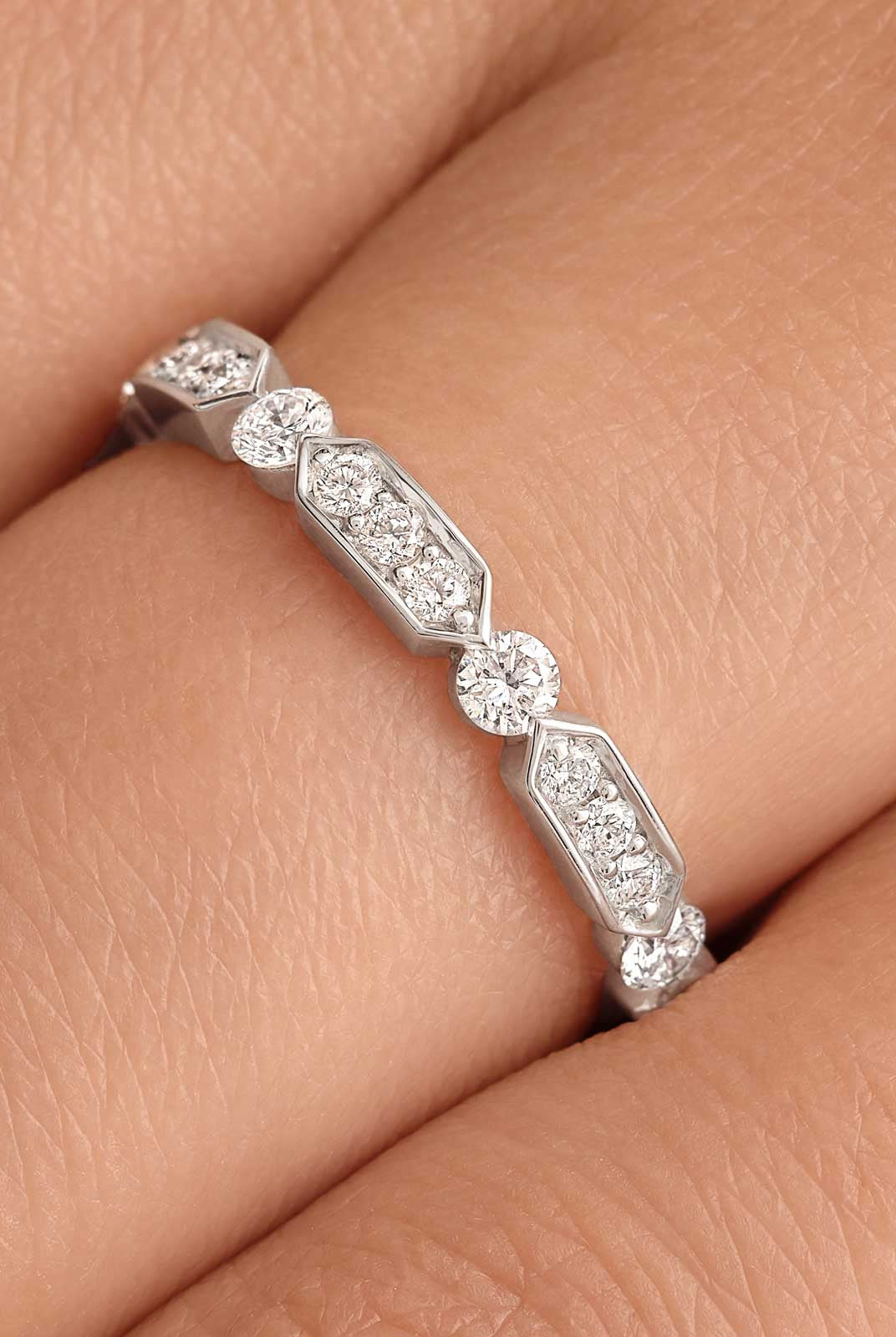 round-shaped-moissanite-minimalist-wedding-band
