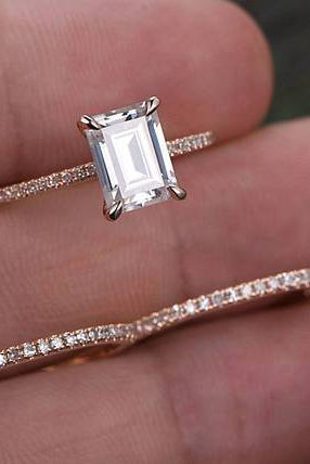 emerald-cut-solitaire-moissanite-bridal-ring-set