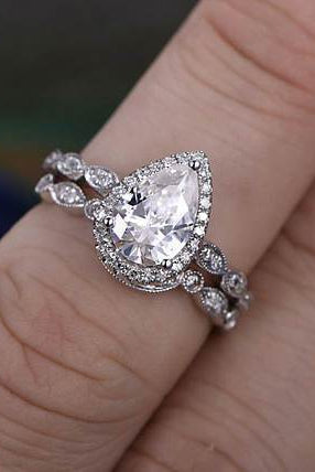 1-0-ct-pear-cut-halo-moissanite-bridal-ring-set