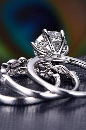 round-cut-solitaire-moissanite-bridal-ring-set