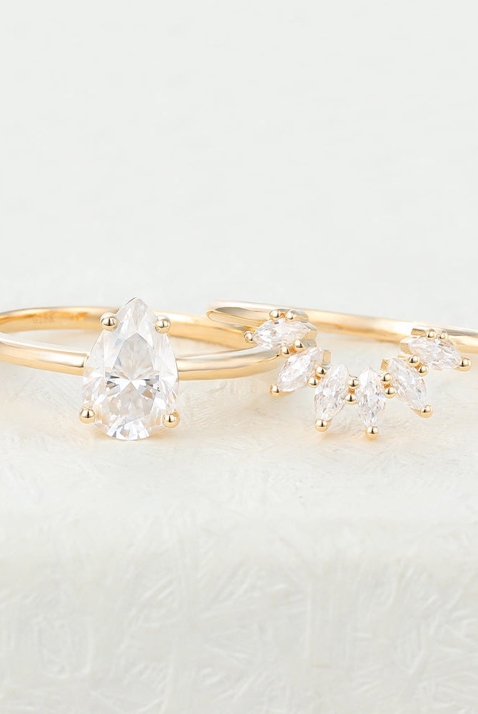 1-50-ct-pear-moissanite-solitaire-bridal-ring-set