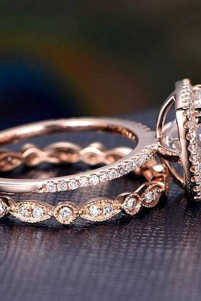 cushion-cut-halo-moissanite-bridal-ring-set