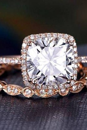 1-0-ct-cushion-cut-halo-moissanite-bridal-ring-set