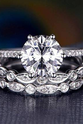 round-cut-solitaire-moissanite-bridal-ring-set