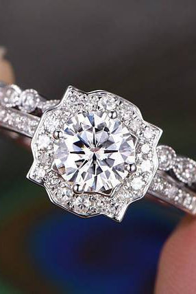 0-75-ct-round-vintage-style-moissanite-bridal-ring-set