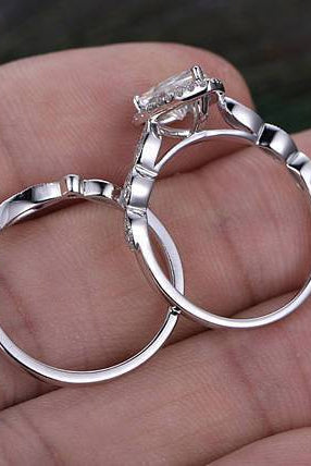 1-0-ct-pear-cut-halo-moissanite-bridal-ring-set