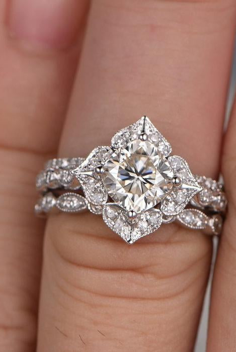 cushion-floral-style-moissanite-bridal-ring-set