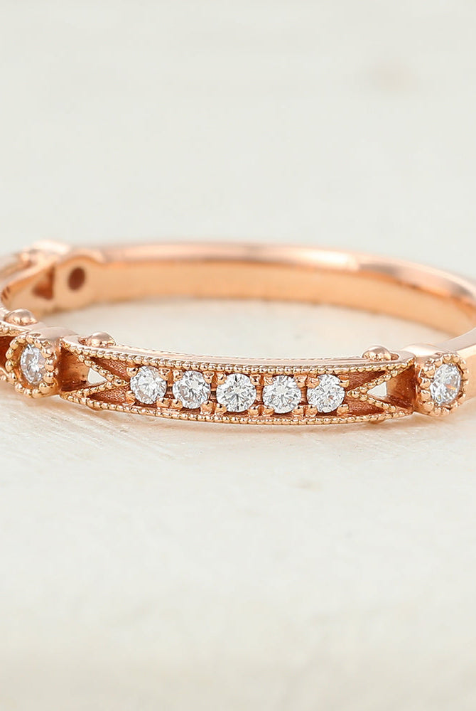 round-shaped-moissanite-vintage-wedding-band
