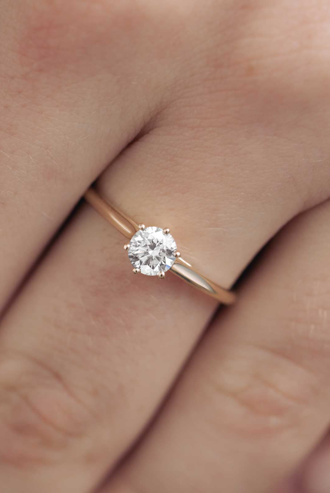 0-40-ct-round-shaped-moissanite-solitaire-engagement-ring