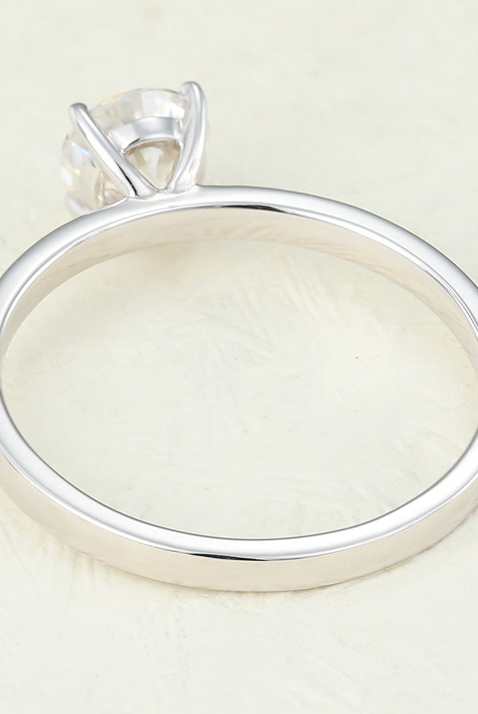 round-shaped-moissanite-solitaire-engagement-ring-3
