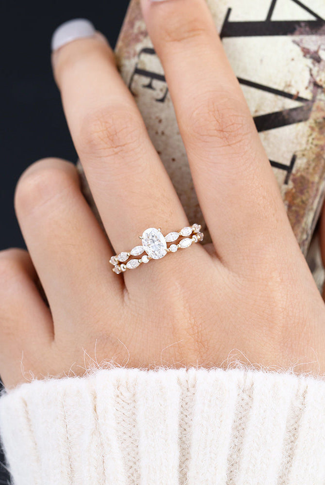 0-84-ct-oval-moissanite-solitaire-bridal-ring-set