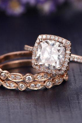 cushion-cut-halo-moissanite-bridal-ring-set