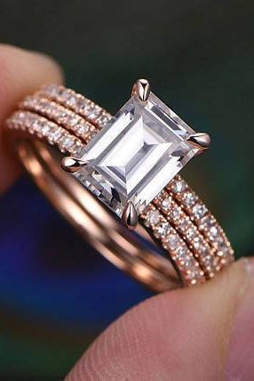 emerald-cut-solitaire-moissanite-bridal-ring-set