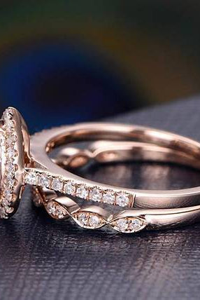 1-0-ct-pear-cut-halo-milgrain-style-moissanite-bridal-ring-set