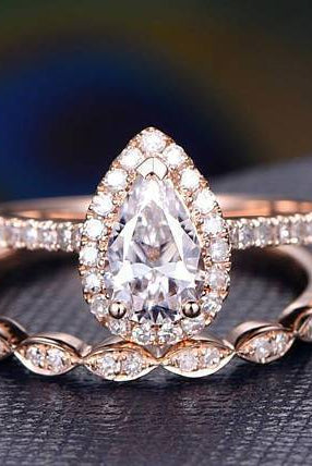 pear-cut-halo-milgrain-style-moissanite-bridal-ring-set