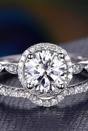 round-cut-halo-pave-setting-moissanite-bridal-ring-set