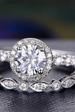 1-0-ct-round-cut-halo-moissanite-bridal-ring-set