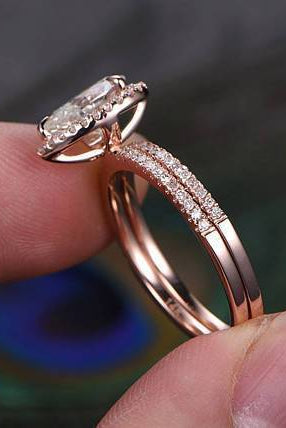 pear-cut-halo-moissanite-bridal-ring-set-1